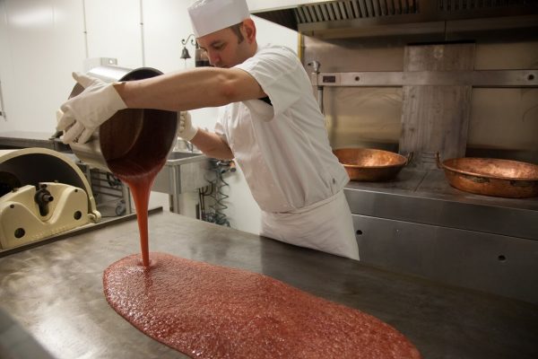 Les bonbons de Julien Bourg Argental chemin de saint jacques de compostelle Genève Le Puy (2)