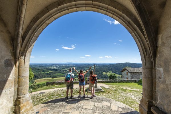 chemins de saint jacques de compostelle cluny lyon Le Puy village de montarcher et le clos perché hébergement restaurant ©Luc Olivier (3)