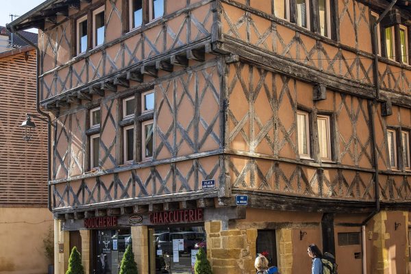 Auvergne-Rhône-Alpes - Loire - Le chemin de Compostelle de Cluny au Puy-en-Velay - Dans le Roannais, Charlieu-35