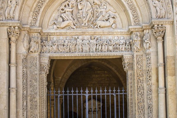 Auvergne-Rhône-Alpes - Loire - Le chemin de Compostelle de Cluny au Puy-en-Velay - Dans le Roannais, l'abbaye bénédictine de Charlieu-24