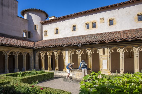 Auvergne-Rhône-Alpes - Loire - Le chemin de Compostelle de Cluny au Puy-en-Velay - Dans le Roannais, l'abbaye bénédictine de Charlieu-70