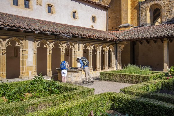 Auvergne-Rhône-Alpes - Loire - Le chemin de Compostelle de Cluny au Puy-en-Velay - Dans le Roannais, l'abbaye bénédictine de Charlieu-74