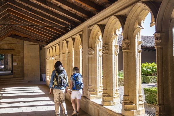 Auvergne-Rhône-Alpes - Loire - Le chemin de Compostelle de Cluny au Puy-en-Velay - Dans le Roannais, l'abbaye bénédictine de Charlieu-95