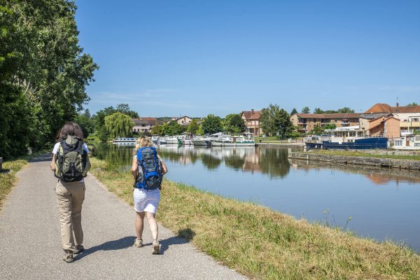 le canal de Briennon dans le roannais Loire chemin de Cluny Le Puy en Velay Chemins de Saint Jacques de Compostelle (4)