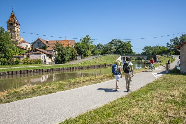 le canal de Briennon dans le roannais Loire chemin de Cluny Le Puy en Velay Chemins de Saint Jacques de Compostelle (6)