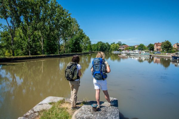 Auvergne-Rhône-Alpes - Loire - Le chemin de Compostelle d...ay - Dans le Roannais, Briennon sur le canal de la Loire-62