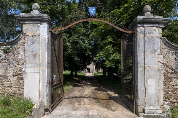 gr765-Château de Saconay Monts du Lyonnais Vincent Jolfre (4)