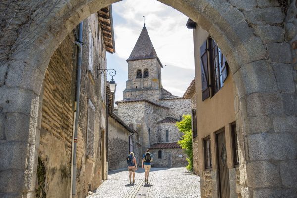 Auvergne-Rhône-Alpes - Loire - Le chemin de Compostelle de Cluny au Puy-en-Velay - Le prieuré de Pommiers-en-Forez-56-min