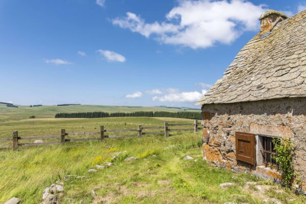 Occitanie - Aveyron - Aubrac - Un ancien buron, lieu de séjour estival des soeurs de la Fraternité de Jérusalem-26